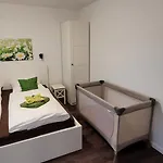 Bayvista Lodge - Studios & Apartments דירה