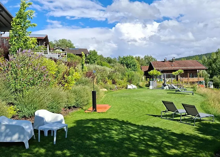 Bayvista Lodge - Studios & Apartments Лам