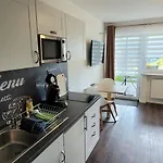 Bayvista Lodge - Studios & Apartments
